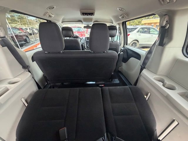 Used 2019 Dodge Grand Caravan SE w/ Rear Park Assist Package image 18