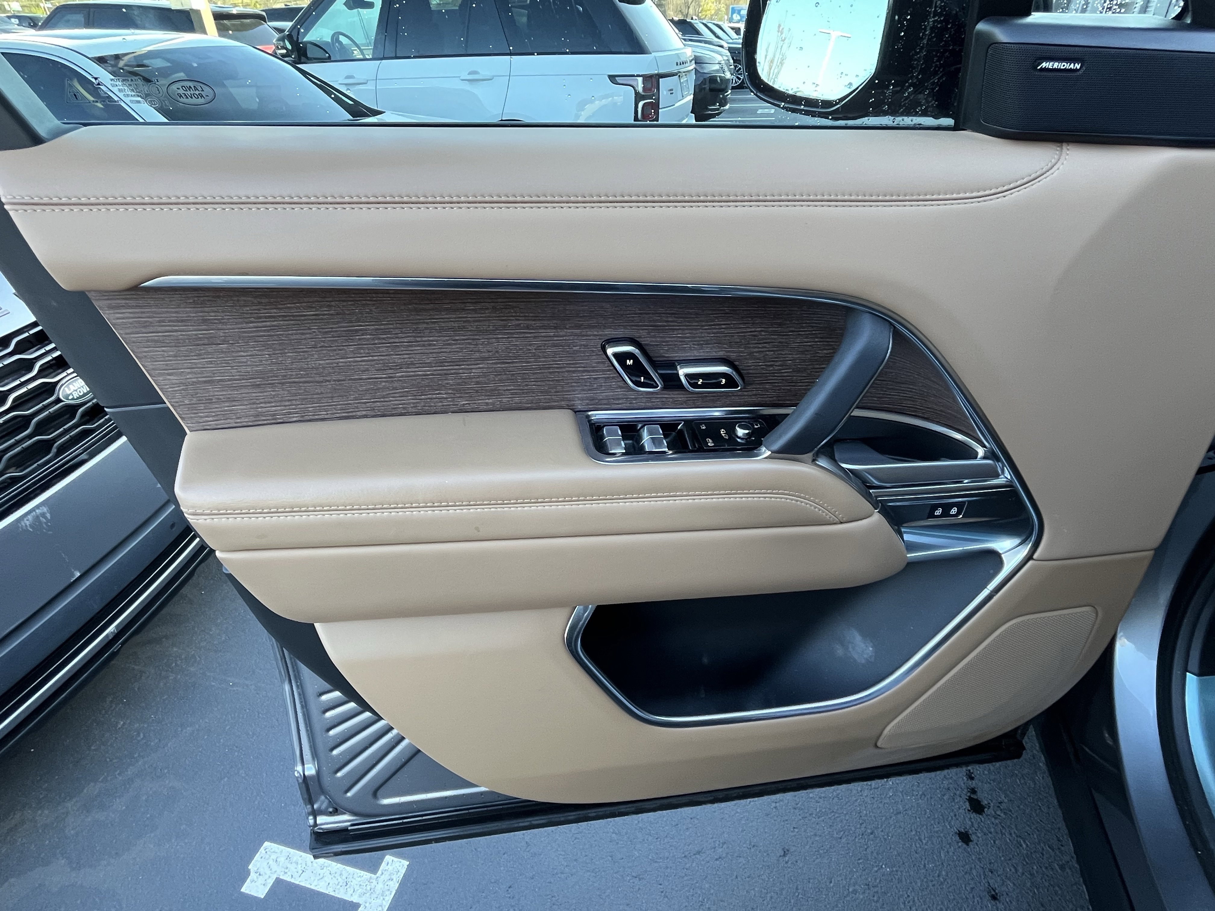 Certified 2023 Land Rover Range Rover SE image 13