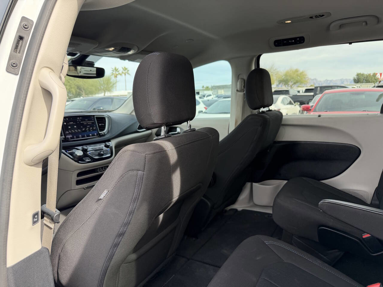 Used 2021 Chrysler Pacifica Touring image 32