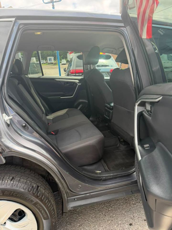 Used 2022 Toyota RAV4 LE AWD/4WD image 27