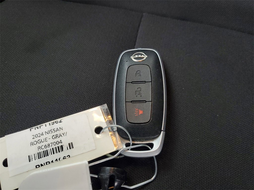 Used 2024 Nissan Rogue S image 25