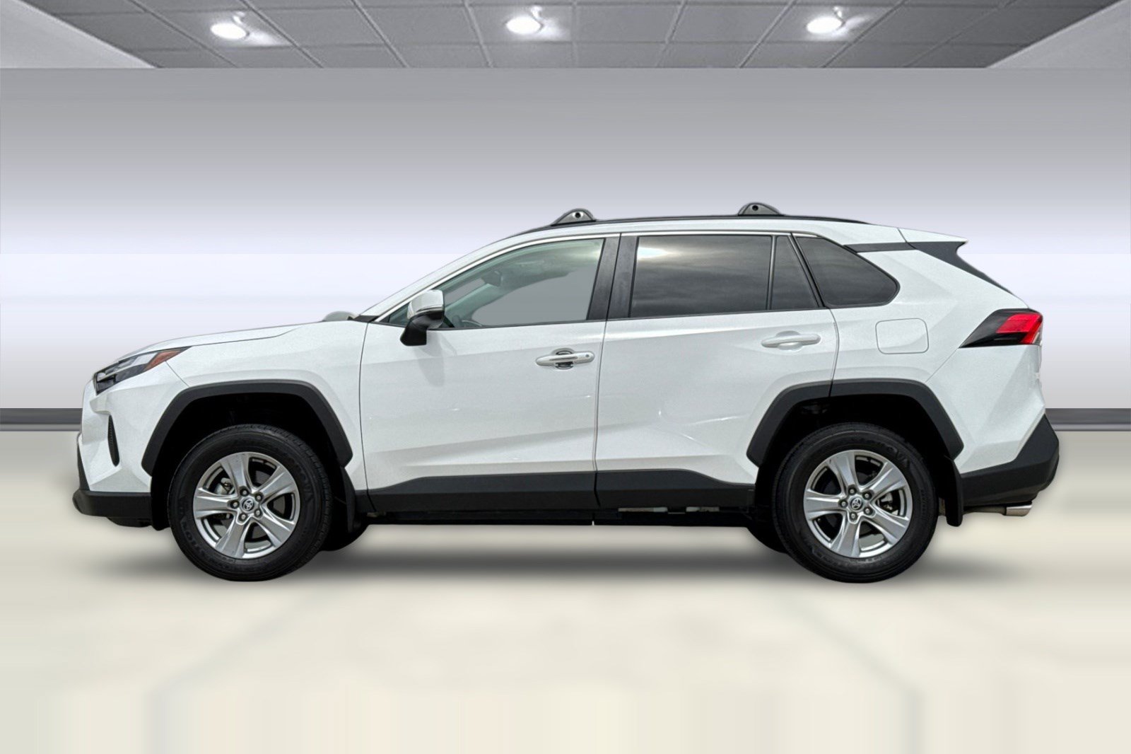 Used 2024 Toyota RAV4 XLE w/ Convenience Package FWD image 2