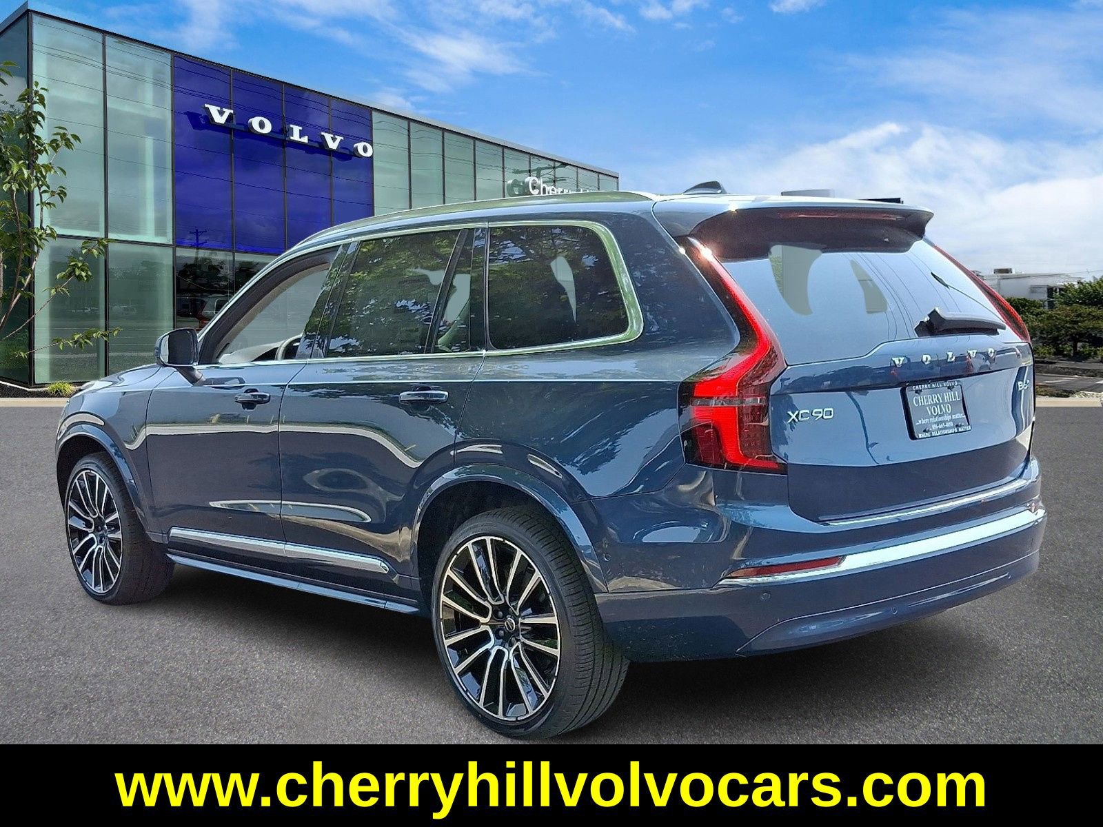 New 2025 Volvo XC90 B6 Plus w/ Protection Package Premier image 4