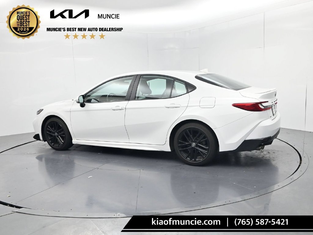 Used 2025 Toyota Camry SE FWD image 5