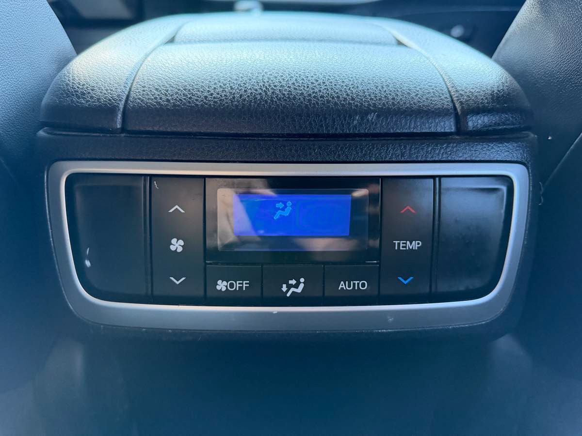 Used 2015 Toyota Highlander XLE AWD/4WD image 26