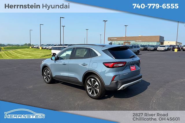 Used 2023 Ford Escape Platinum w/ Premium Technology Package AWD/4WD image 5