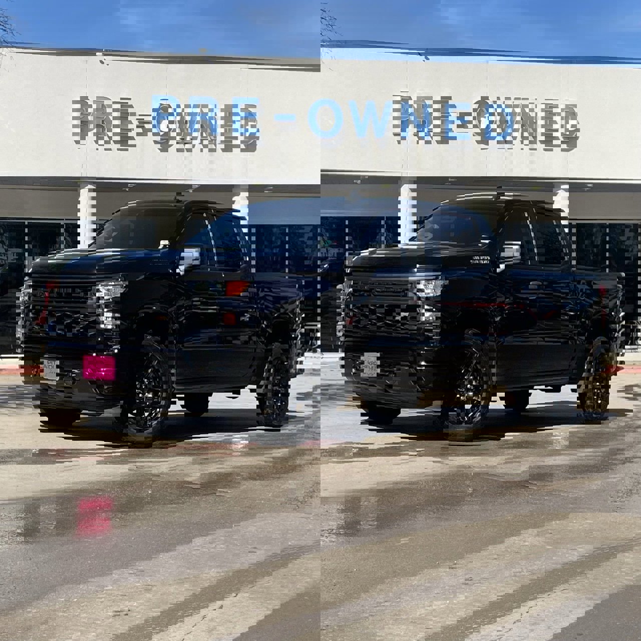 Used 2023 Chevrolet Silverado 1500 Custom image 1