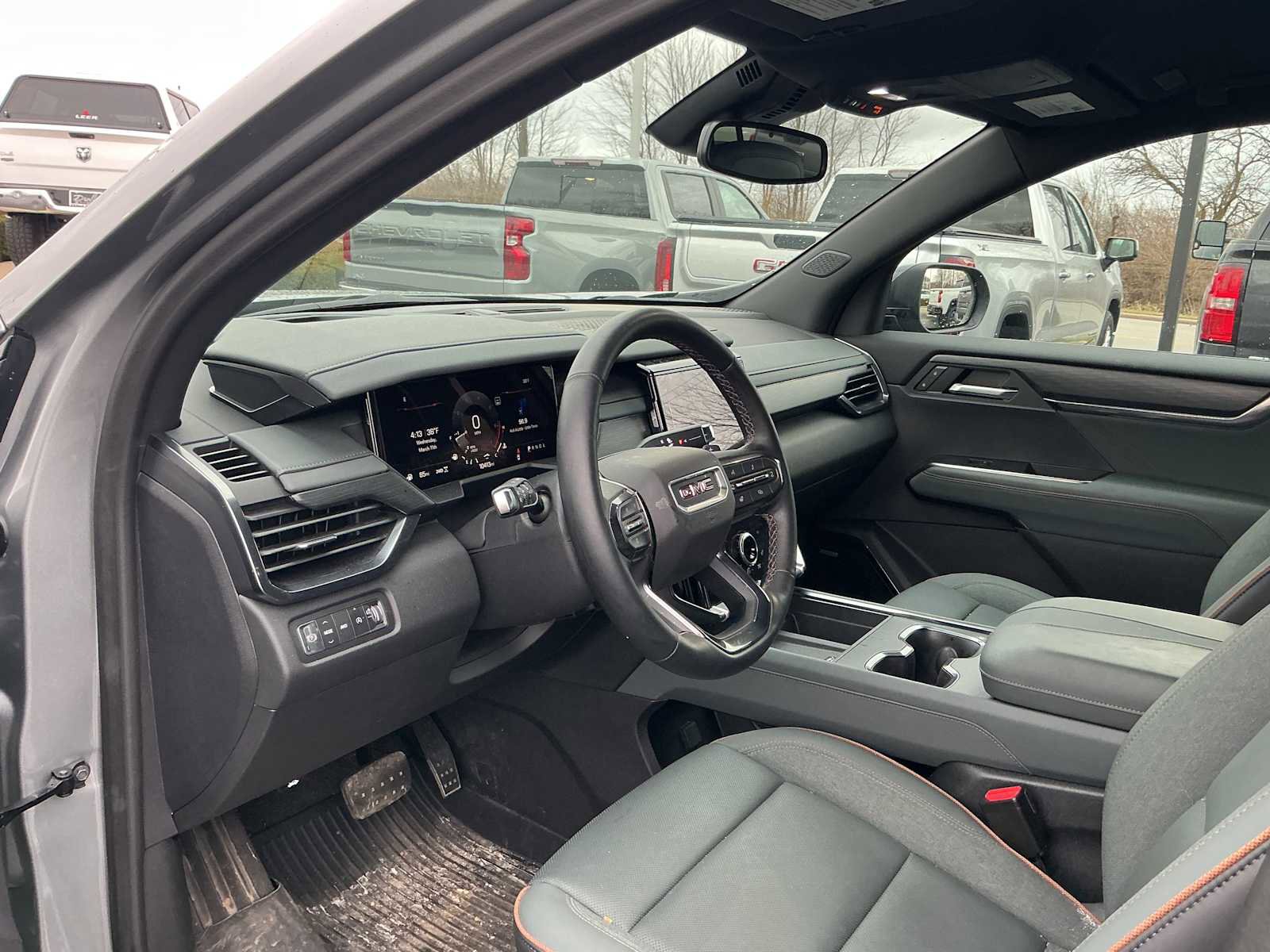 Used 2024 GMC Acadia AT4 w/ Luxury Package image 17