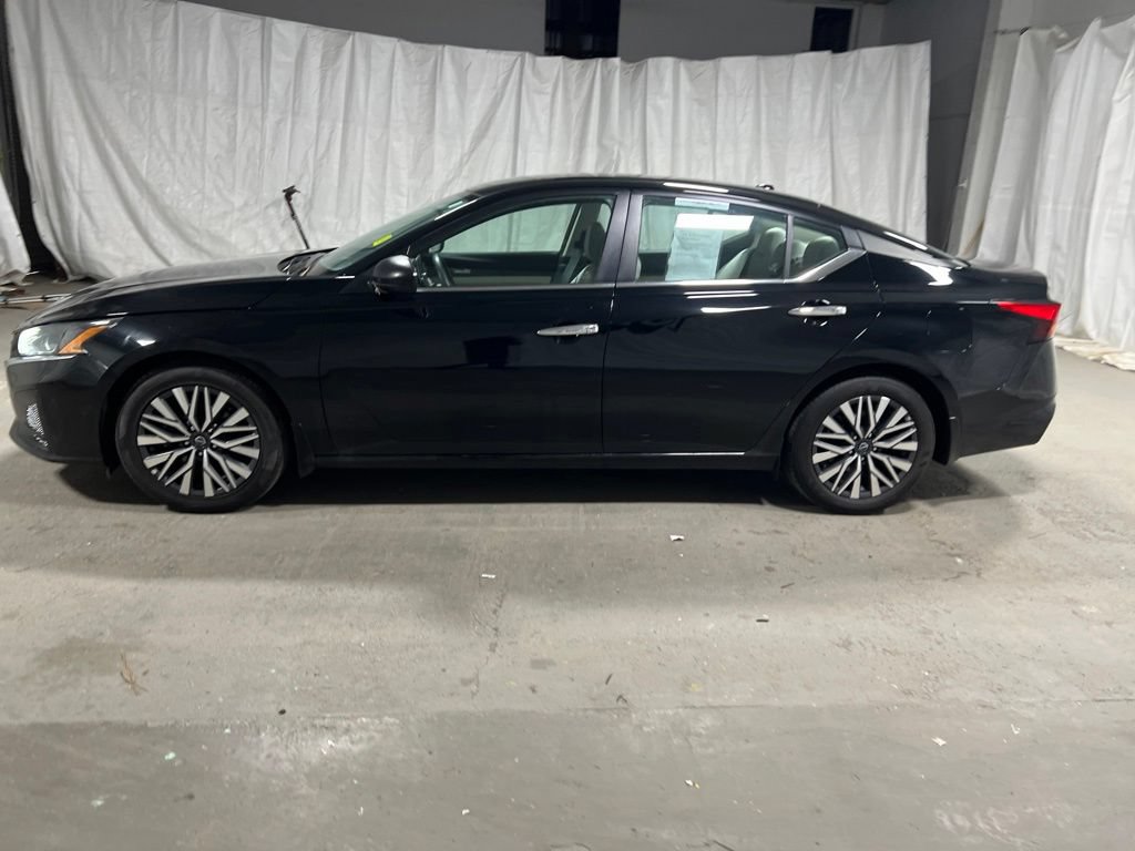Used 2024 Nissan Altima 2.5 SV FWD image 4