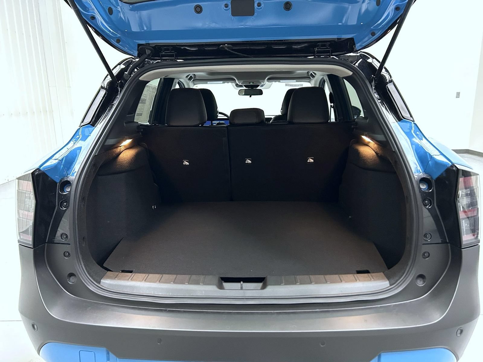 New 2026 Nissan Kicks SR w/ SR Premium Package AWD/4WD image 9