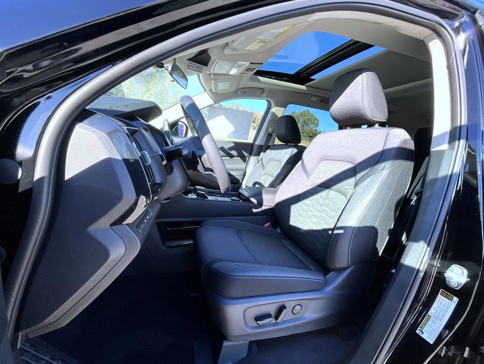 New 2025 Nissan Pathfinder SV w/ SV Premium Package image 10