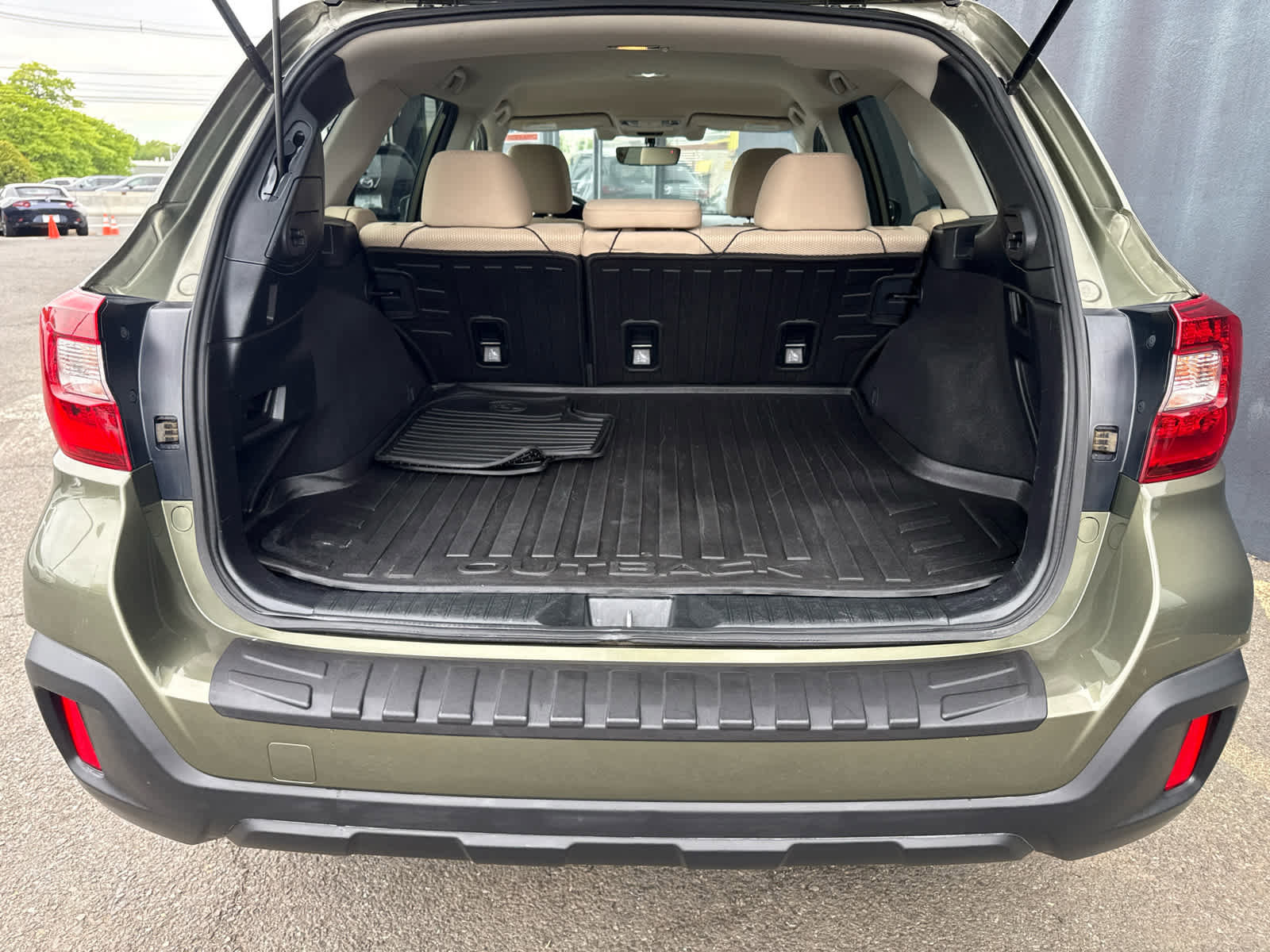 Used 2018 Subaru Outback 2.5i Premium AWD/4WD image 22