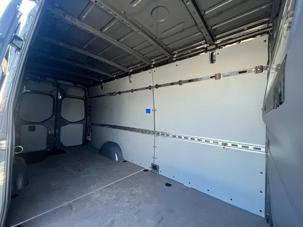 Used 2024 Mercedes-Benz Sprinter 2500 image 5