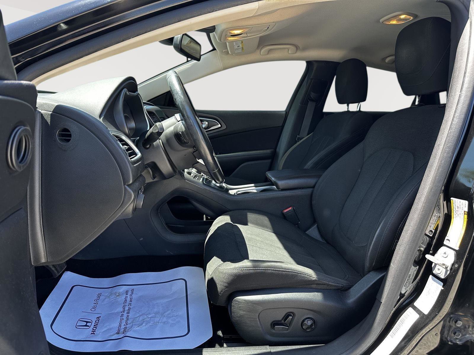 Used 2016 Chrysler 200 Limited w/ Convenience Group FWD image 7