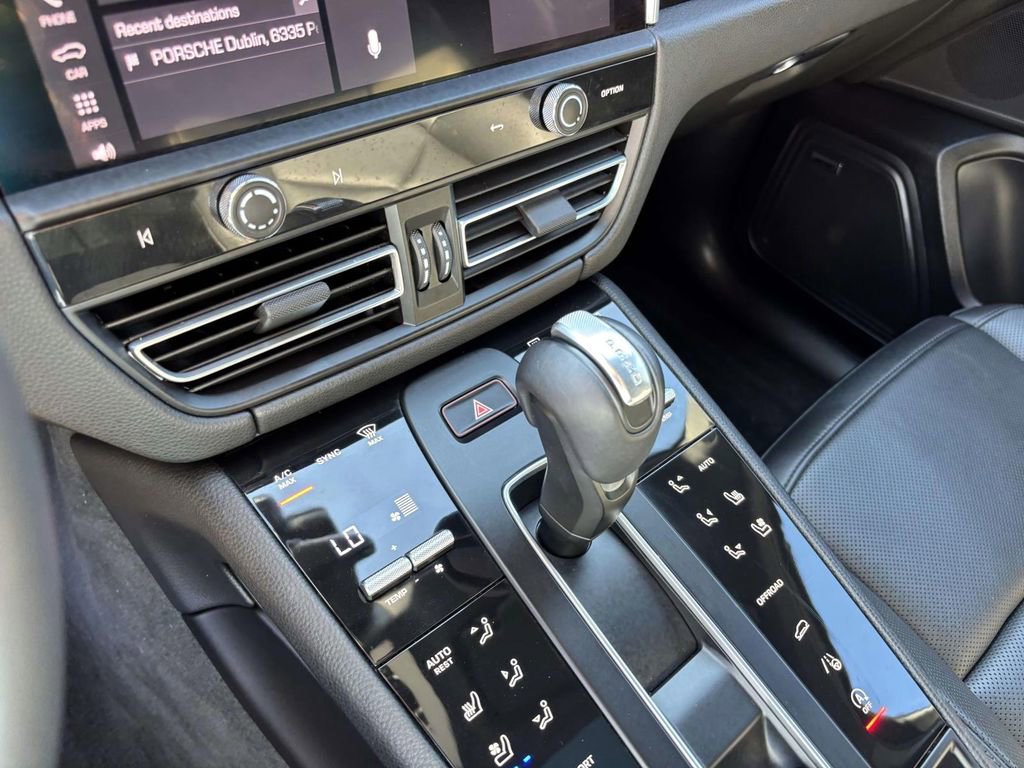 Certified 2025 Porsche Macan image 34