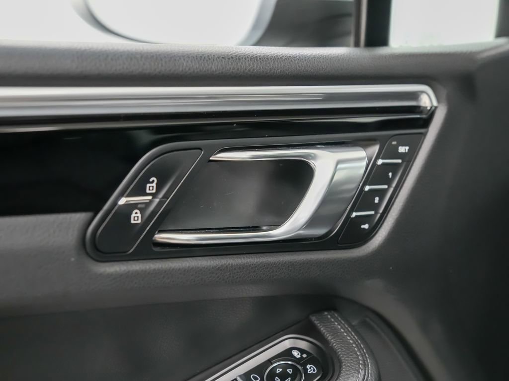 Certified 2021 Porsche Macan S AWD/4WD image 22