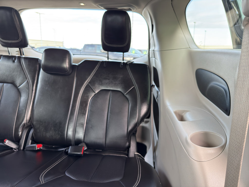 Used 2024 Chrysler Pacifica Touring-L image 33