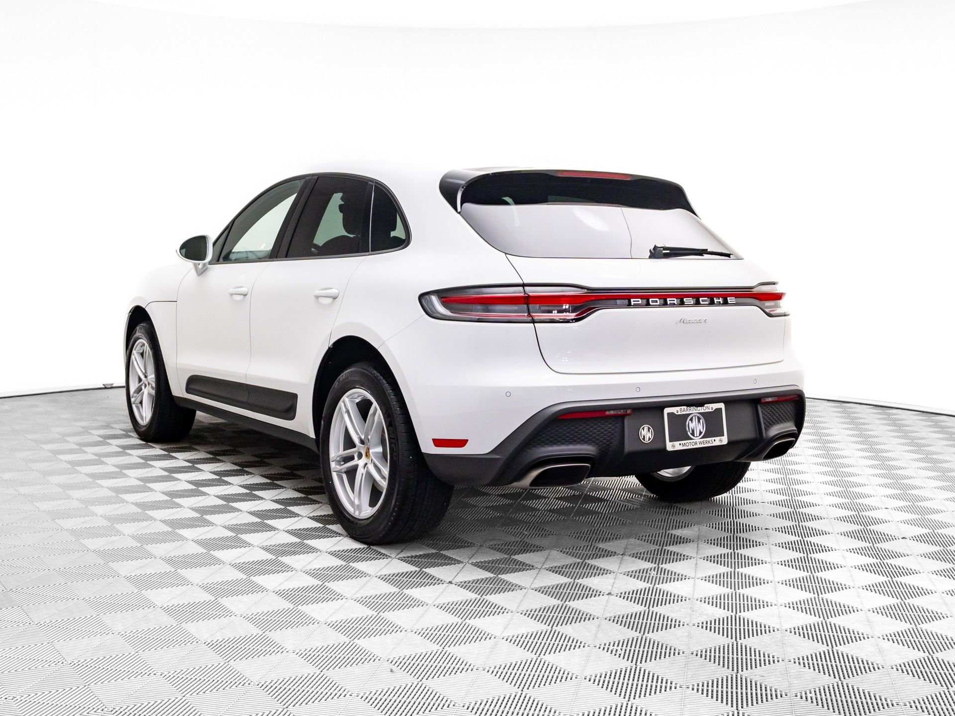Certified 2025 Porsche Macan video 3