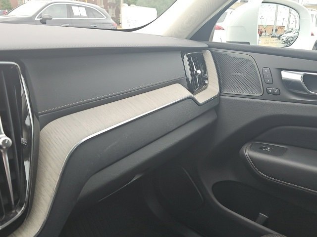 Used 2022 Volvo XC60 T8 Inscription w/ Advanced Package image 32