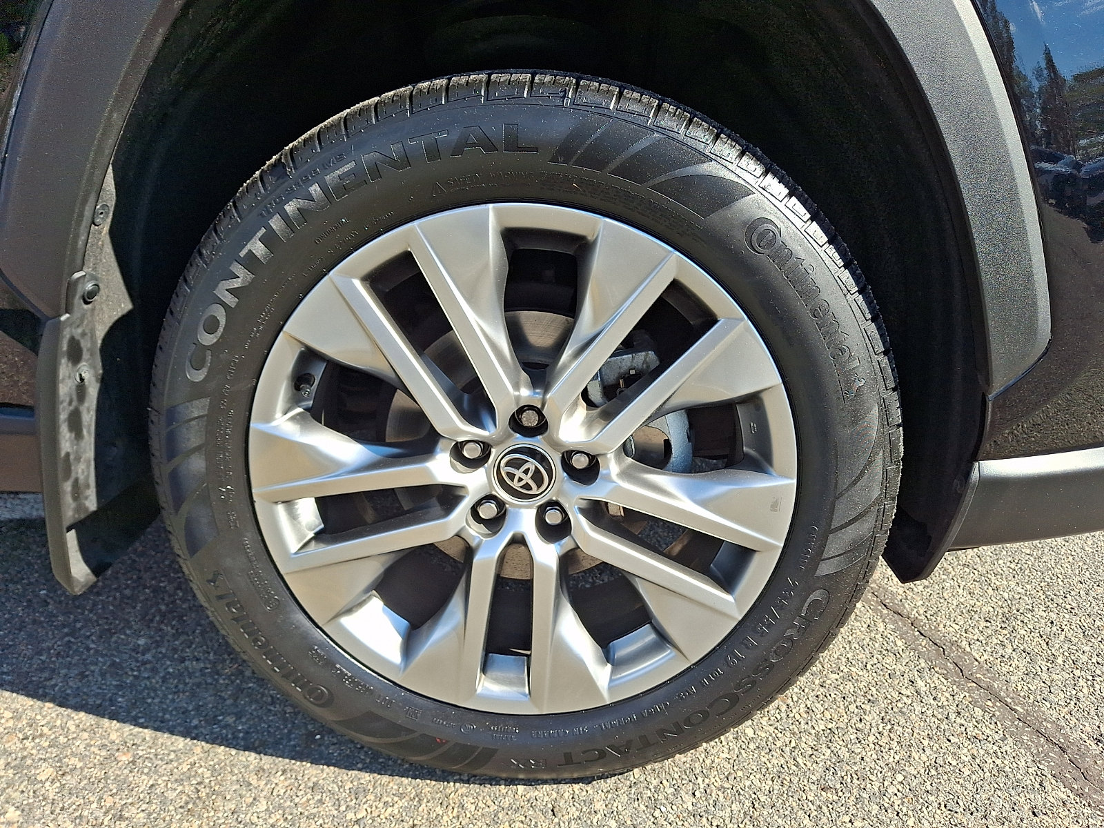 Used 2023 Toyota RAV4 XLE Premium AWD/4WD image 8