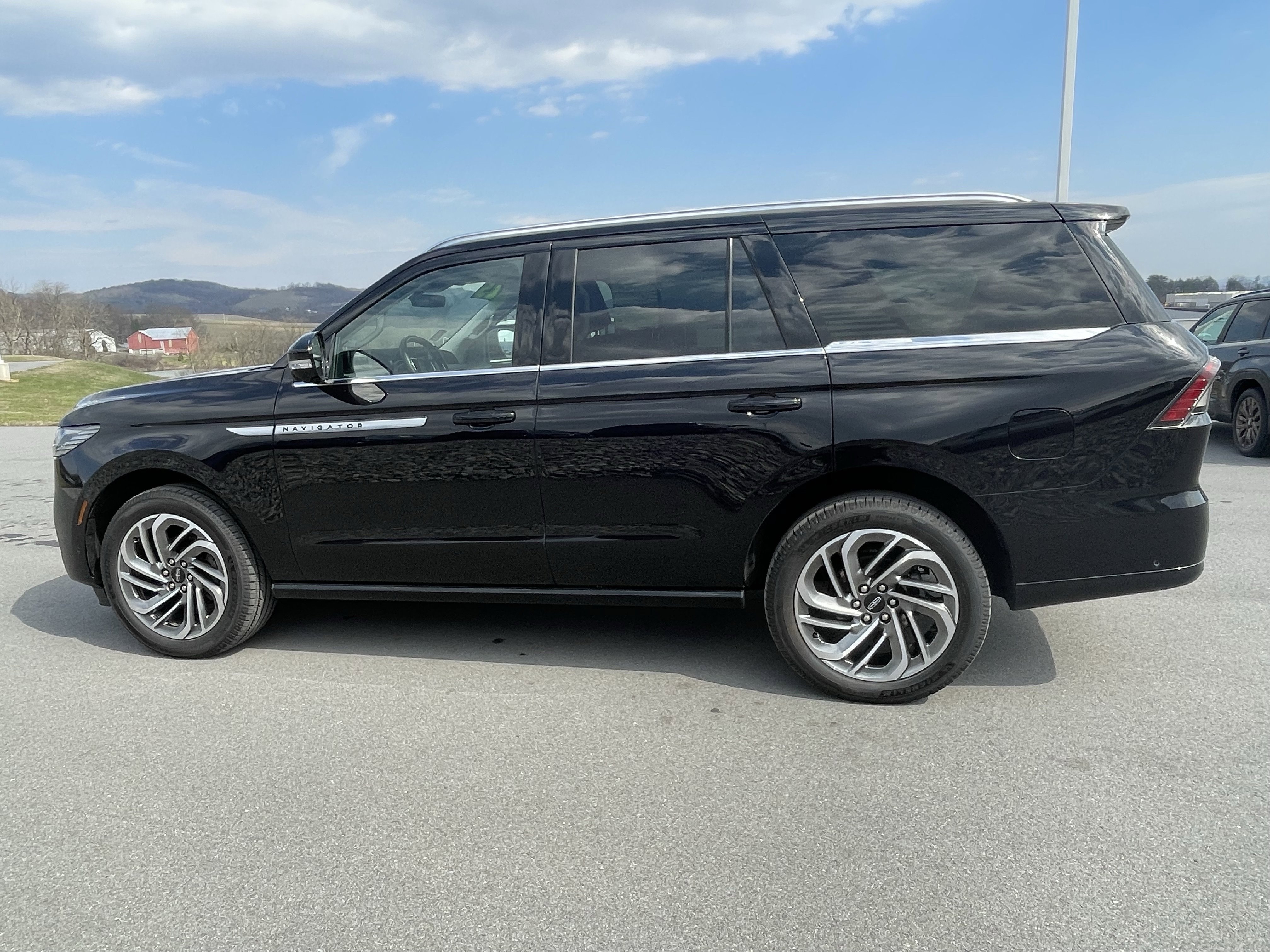 Used 2025 Lincoln Navigator Reserve image 7