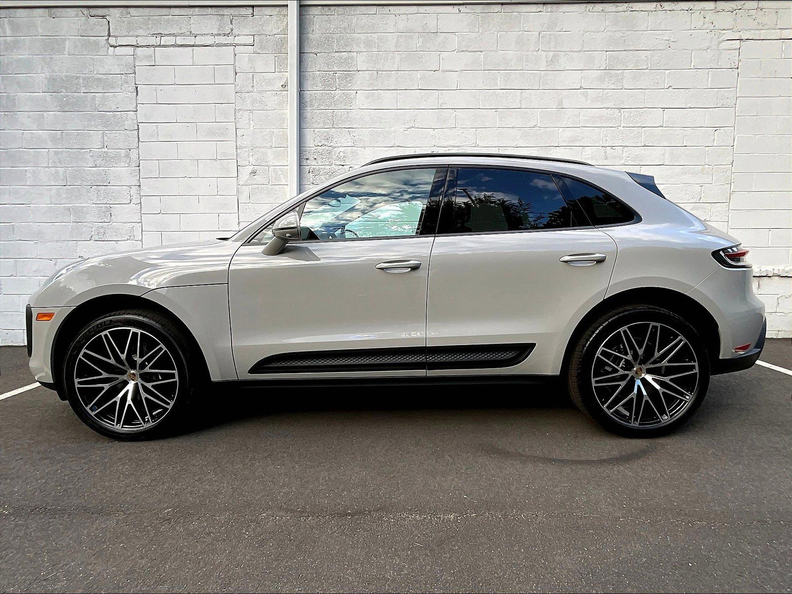 New 2026 Porsche Macan image 2