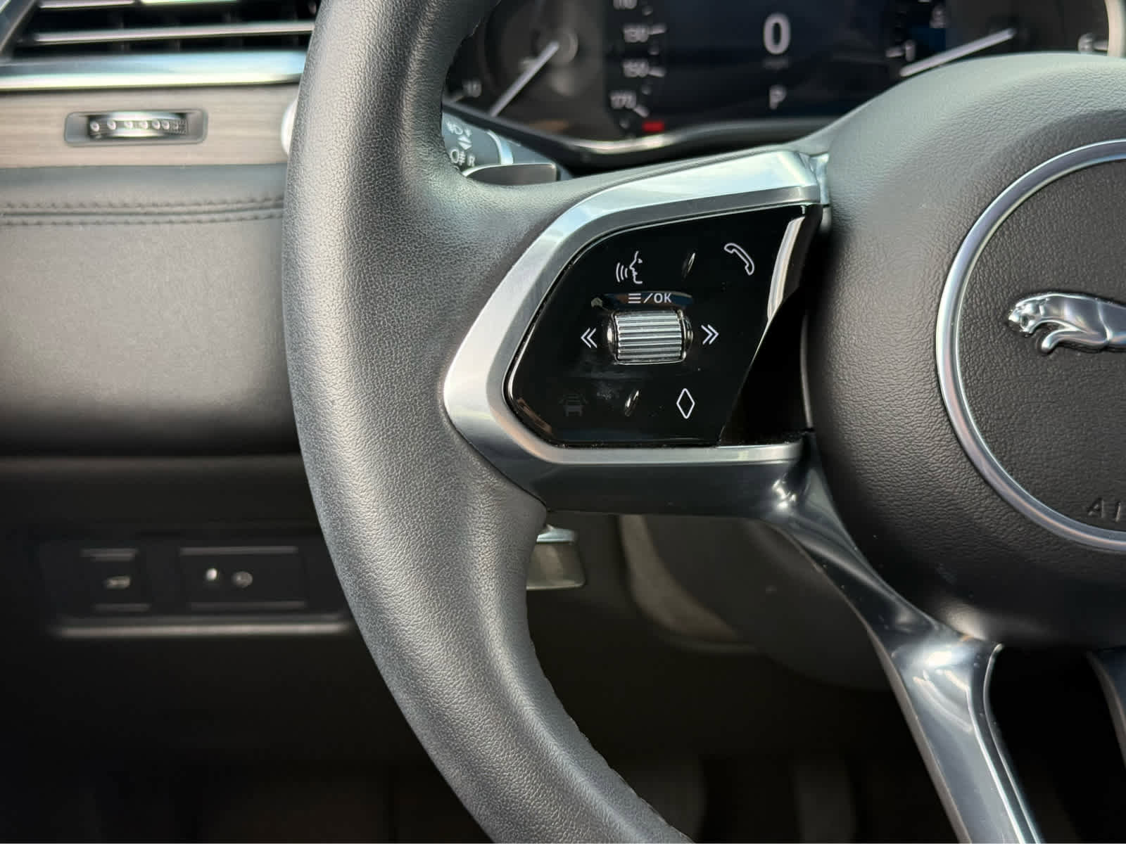 Used 2023 Jaguar F-PACE S image 33