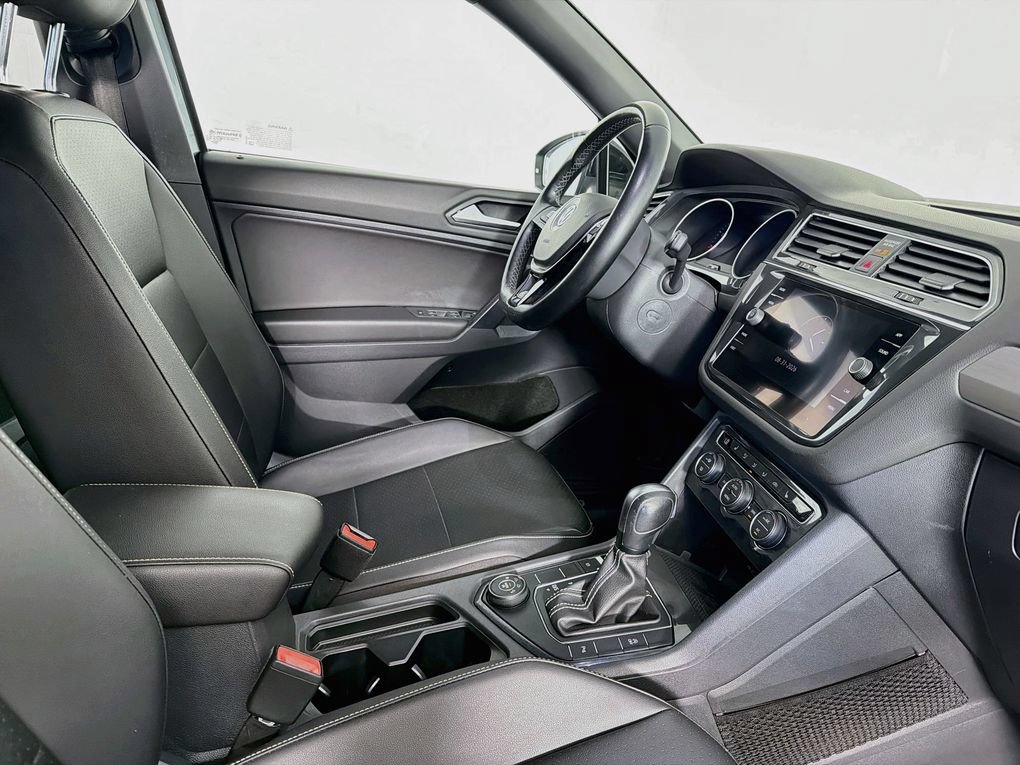 Used 2021 Volkswagen Tiguan SE R-Line AWD/4WD image 31