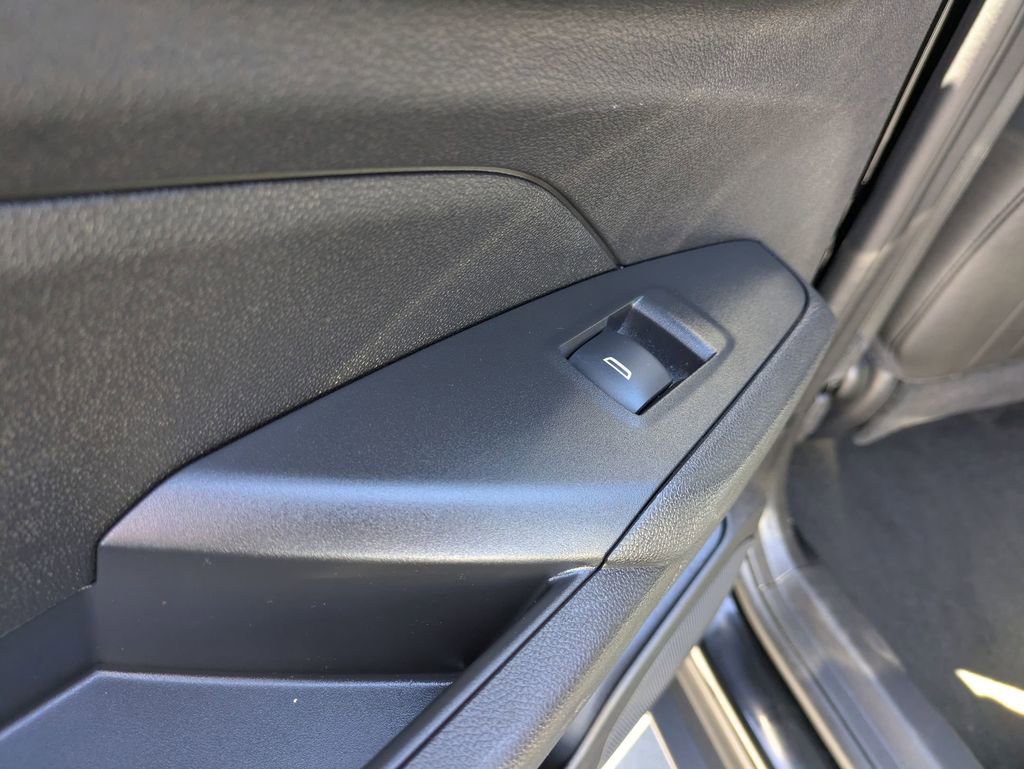 Used 2025 Chevrolet Trax LT w/ LT Convenience Package image 28