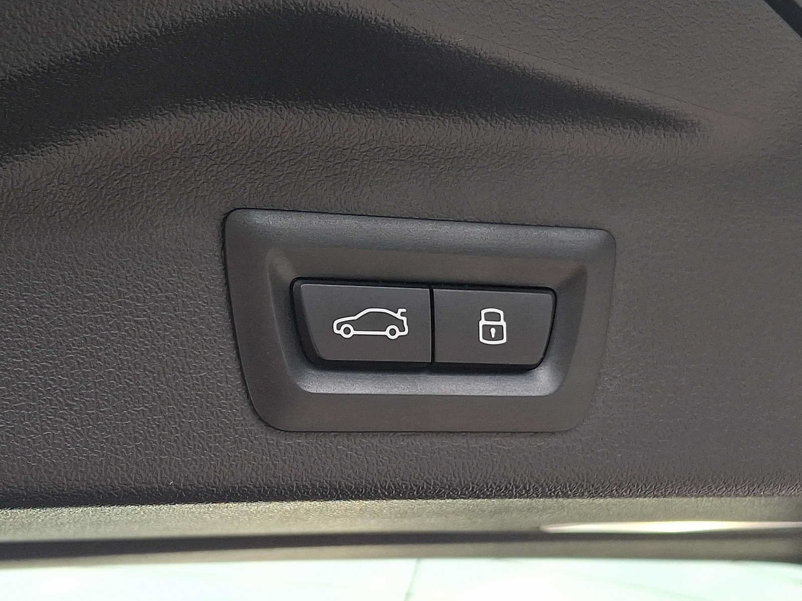 Used 2025 BMW X5 xDrive40i w/ M Sport Package AWD/4WD image 28