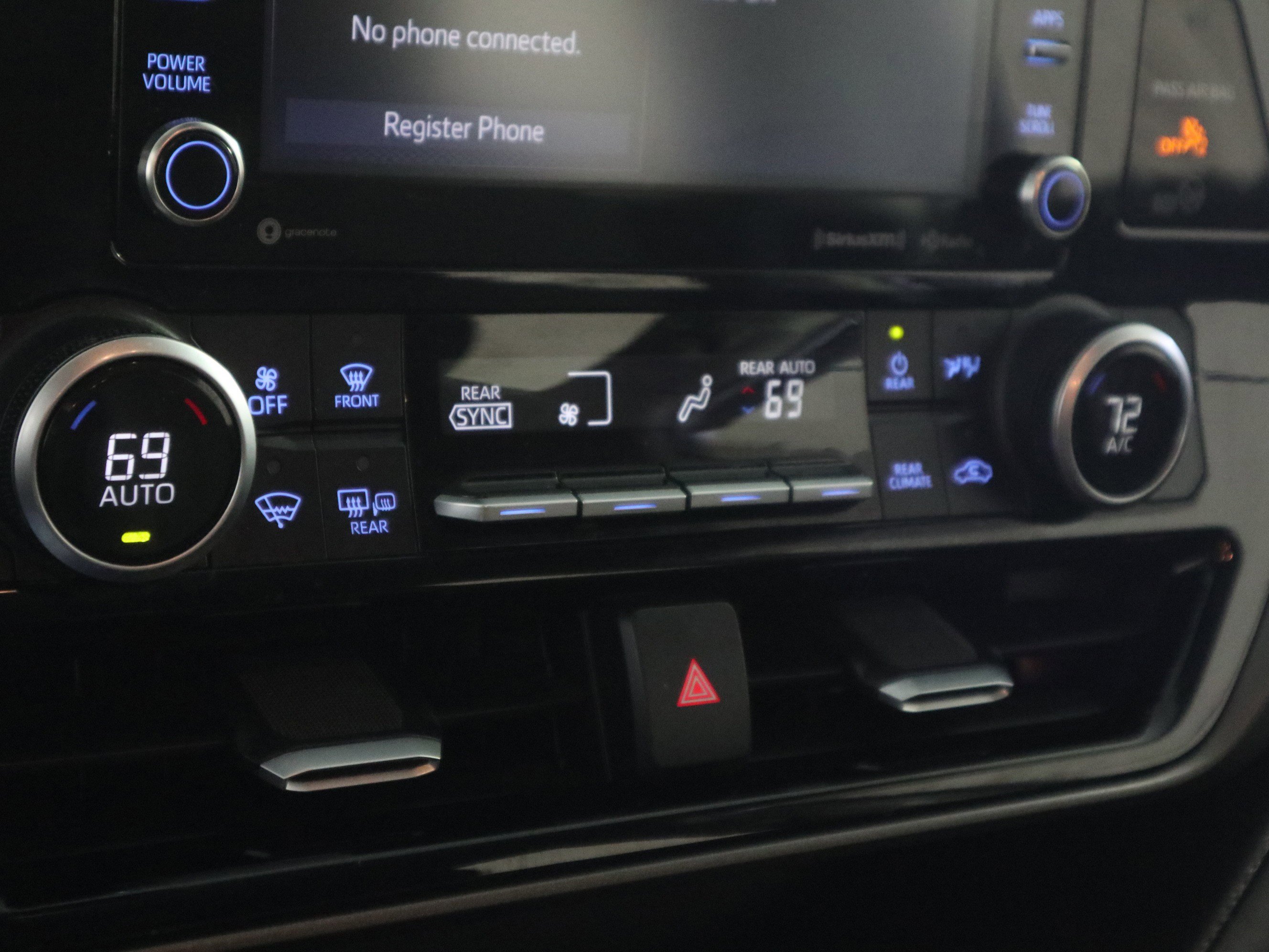 Used 2020 Toyota Highlander LE image 27