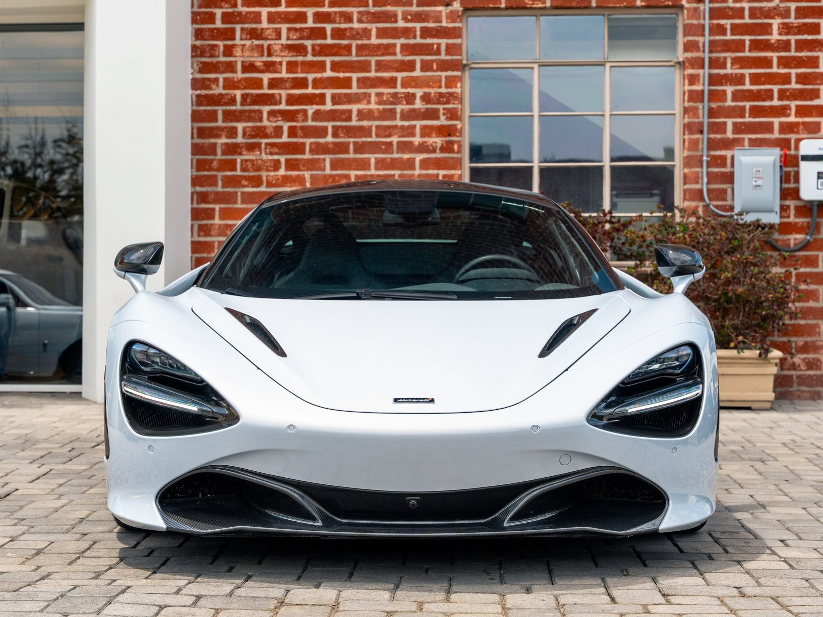 Used 2018 McLaren 720S Luxury RWD image 2