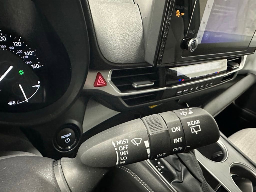 Used 2025 Toyota Sienna LE image 22