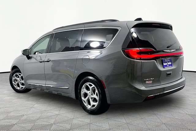 Used 2023 Chrysler Pacifica Limited FWD image 11
