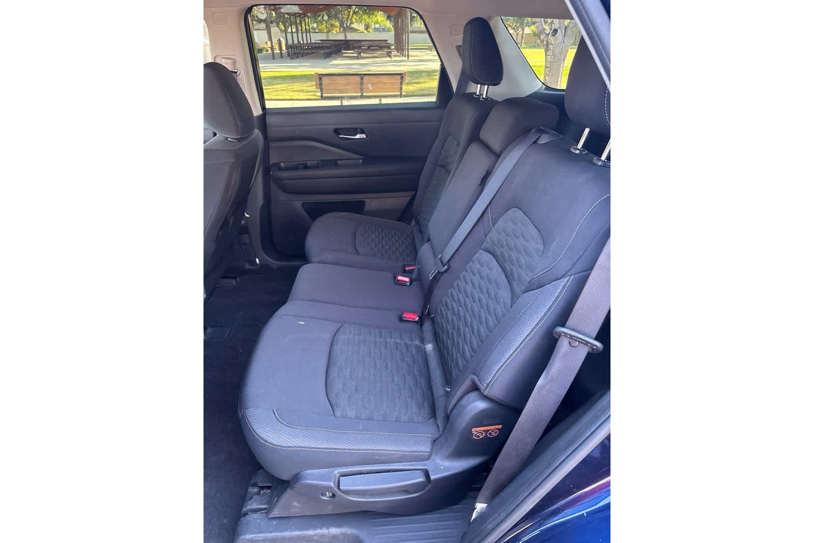 Used 2022 Nissan Pathfinder SV FWD image 5
