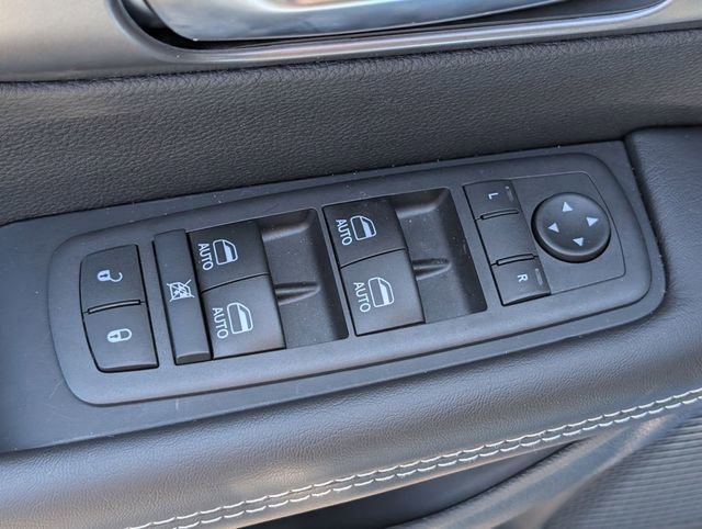 New 2026 Chrysler Pacifica Select image 11