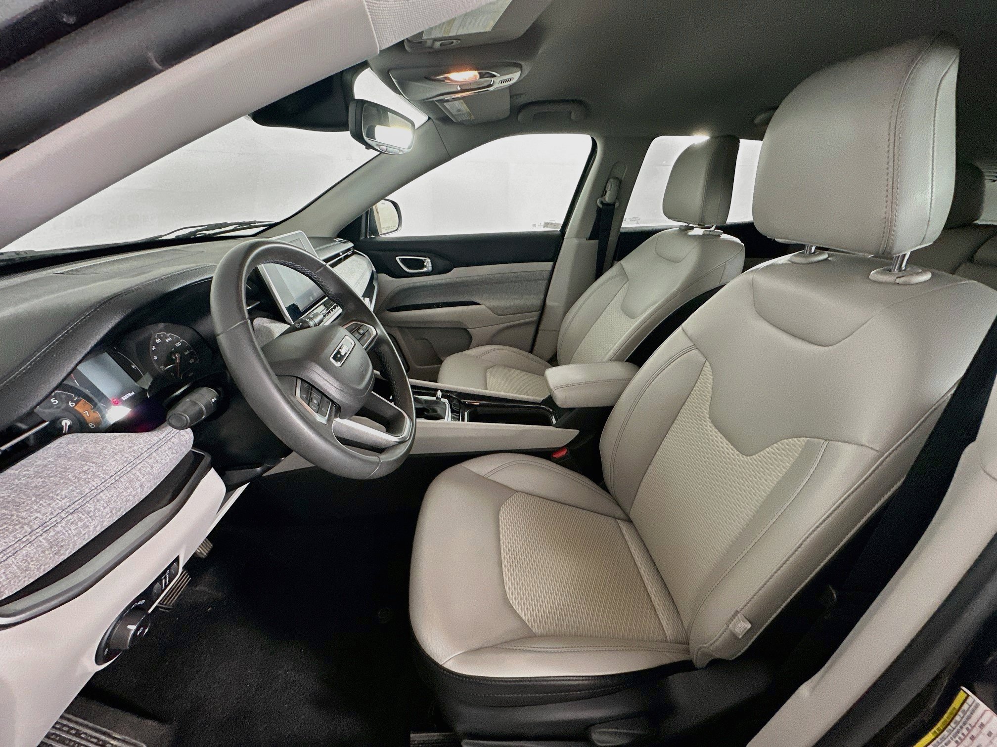 Used 2022 Jeep Compass Latitude AWD/4WD image 13