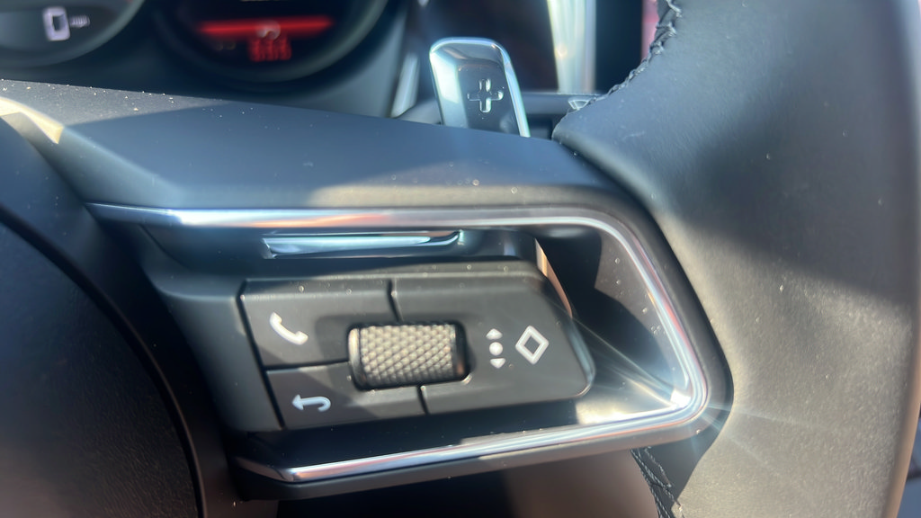 New 2026 Porsche Macan AWD/4WD image 34