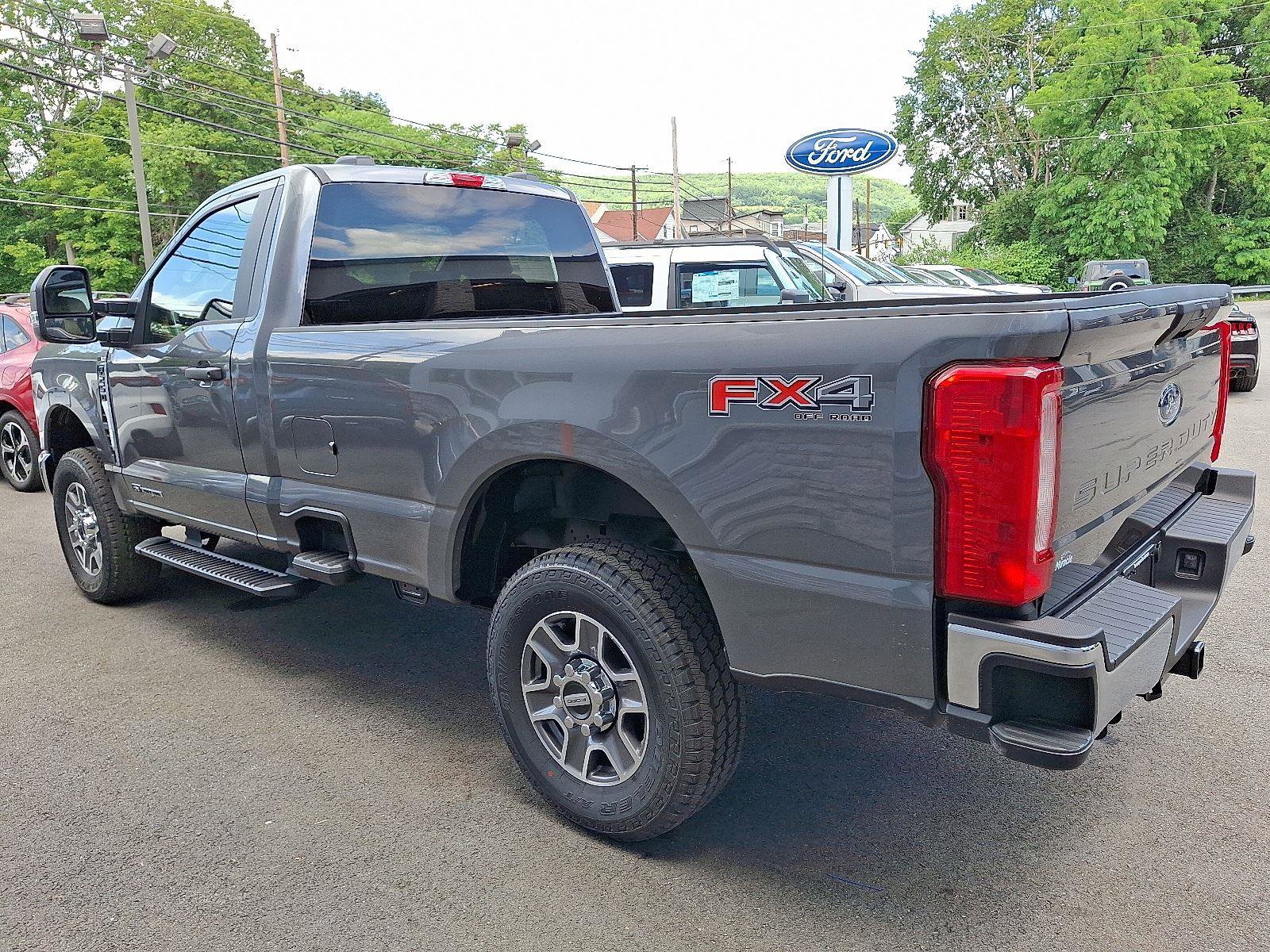 New 2025 Ford F250 XLT w/ FX4 Off-Road Package image 3