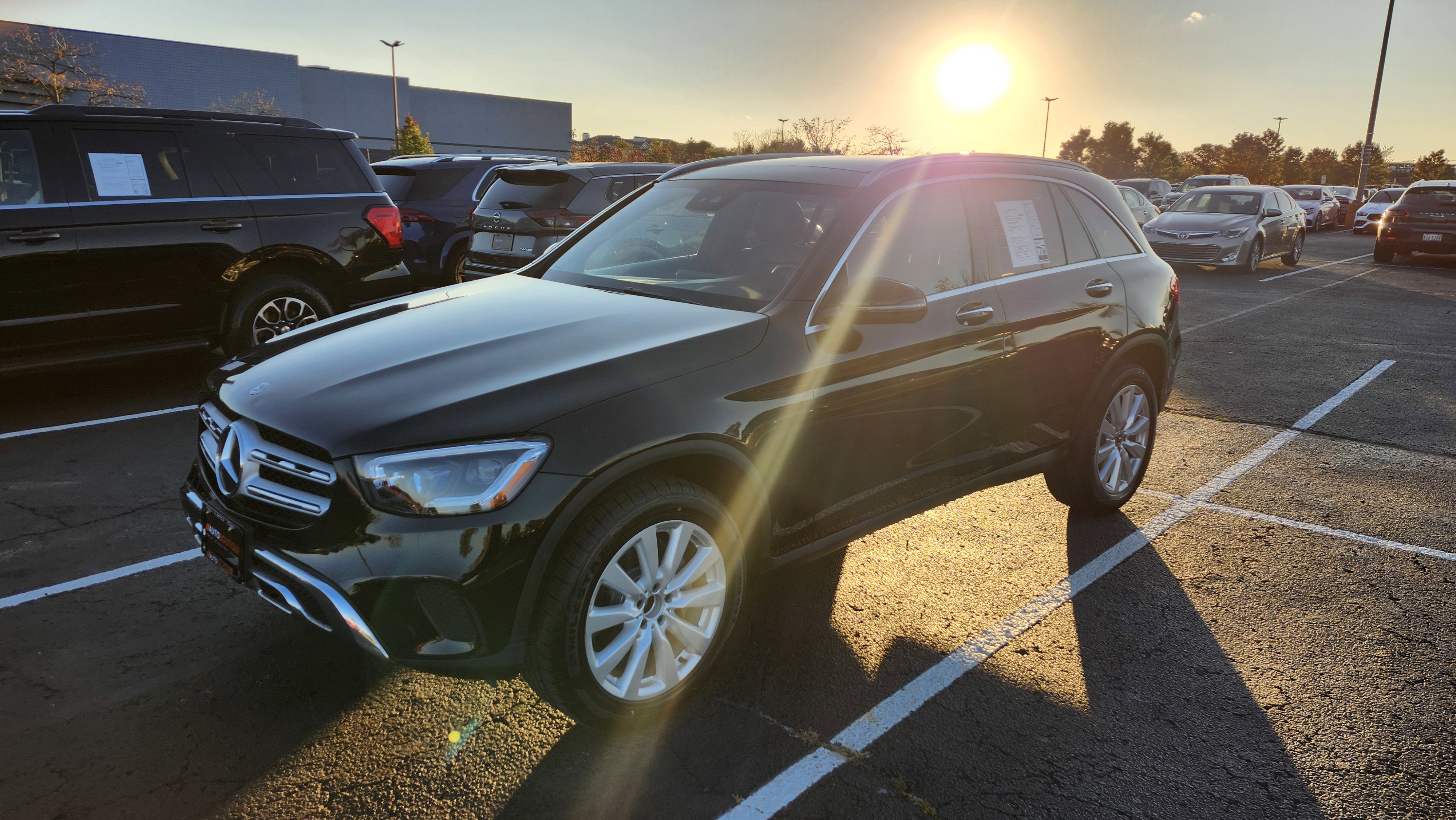 Used 2020 Mercedes-Benz GLC 300 4MATIC w/ Exterior Lighting Package image 5