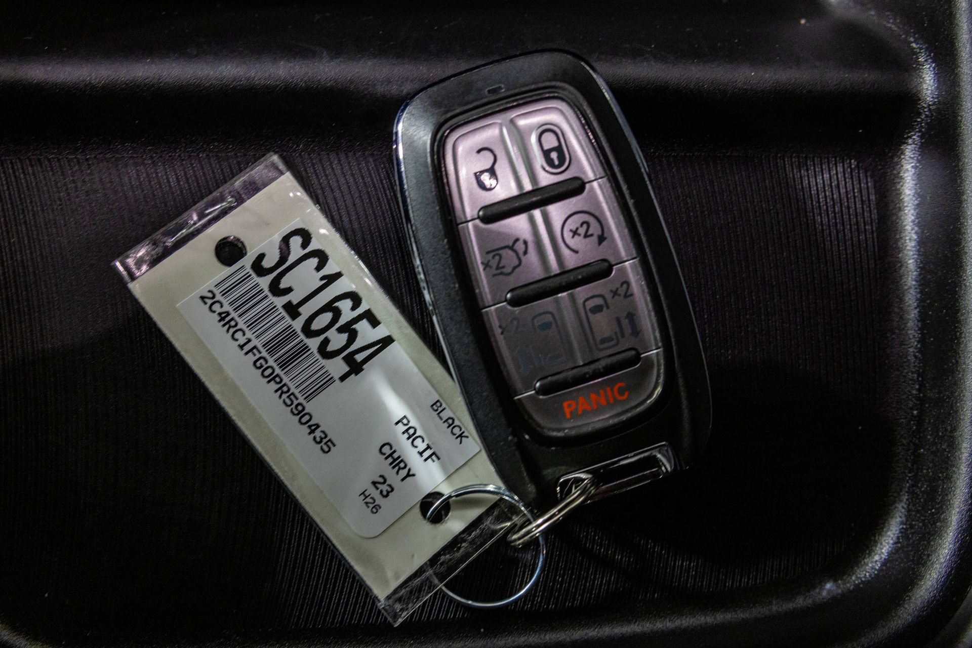Used 2023 Chrysler Pacifica Touring FWD image 28