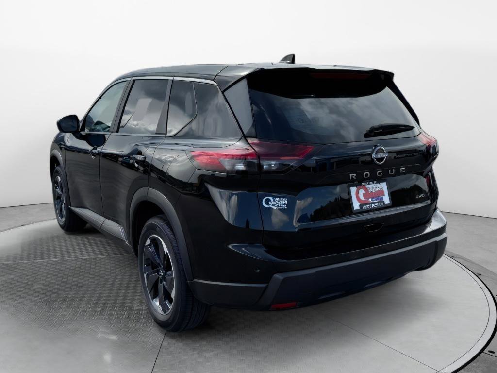 Used 2025 Nissan Rogue SV AWD/4WD image 3