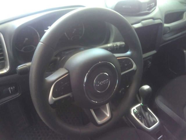 Used 2023 Jeep Renegade Latitude AWD/4WD image 3