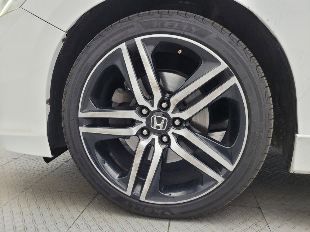 Used 2017 Honda Accord Touring image 31