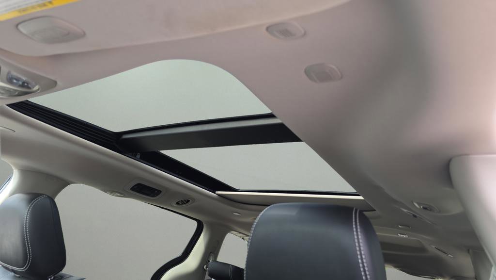 Used 2023 Chrysler Pacifica Limited image 15