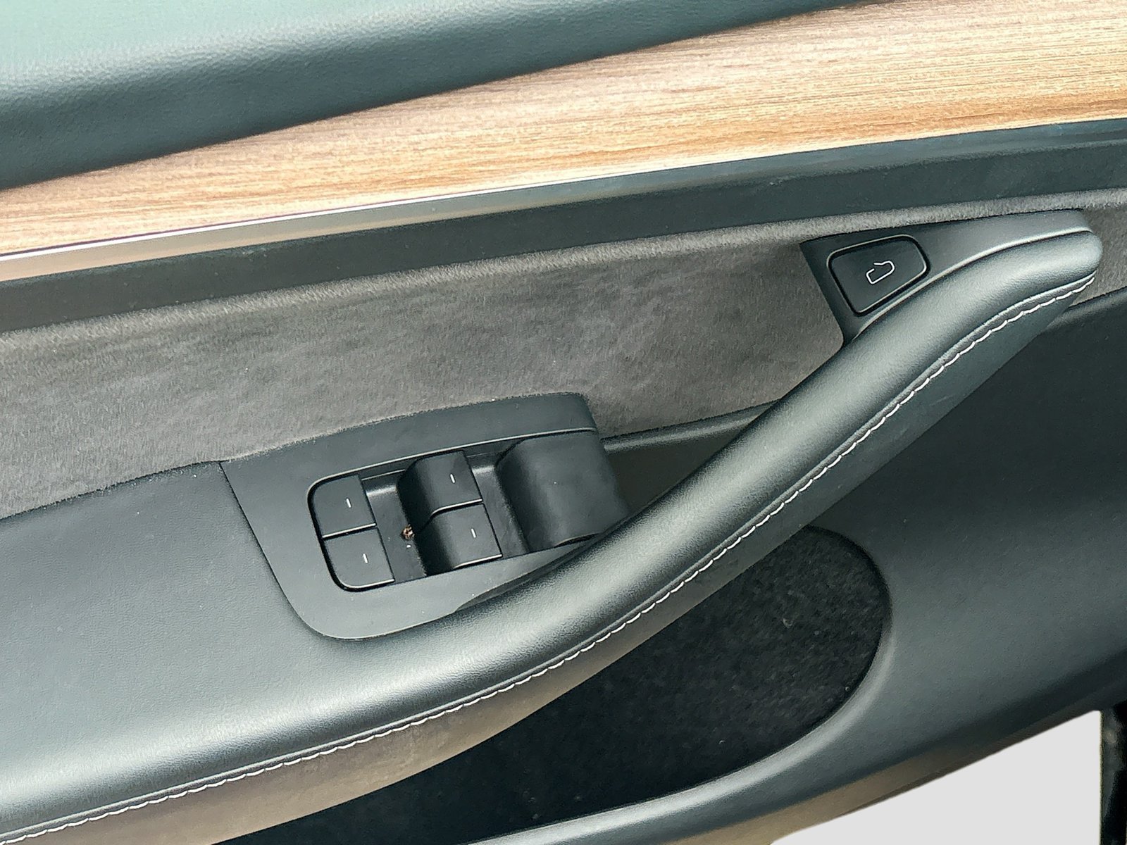Used 2025 Tesla Model Y Long Range RWD image 17