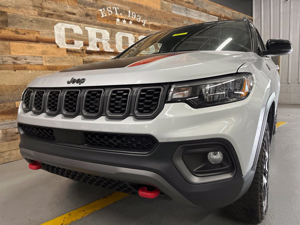 Used 2025 Jeep Compass Trailhawk AWD/4WD image 7