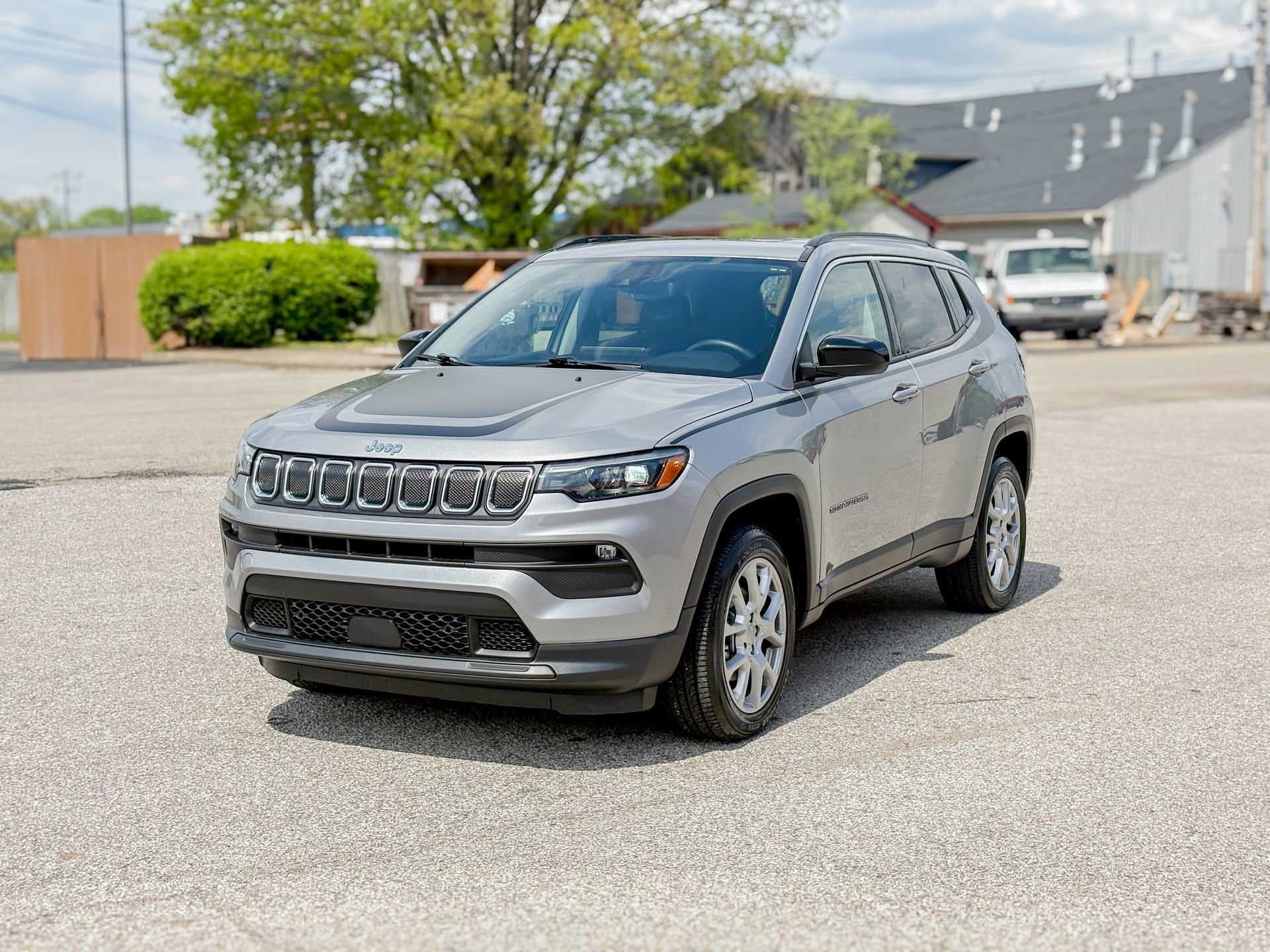 Used 2022 Jeep Compass Latitude w/ Sun and Sound Group AWD/4WD image 5