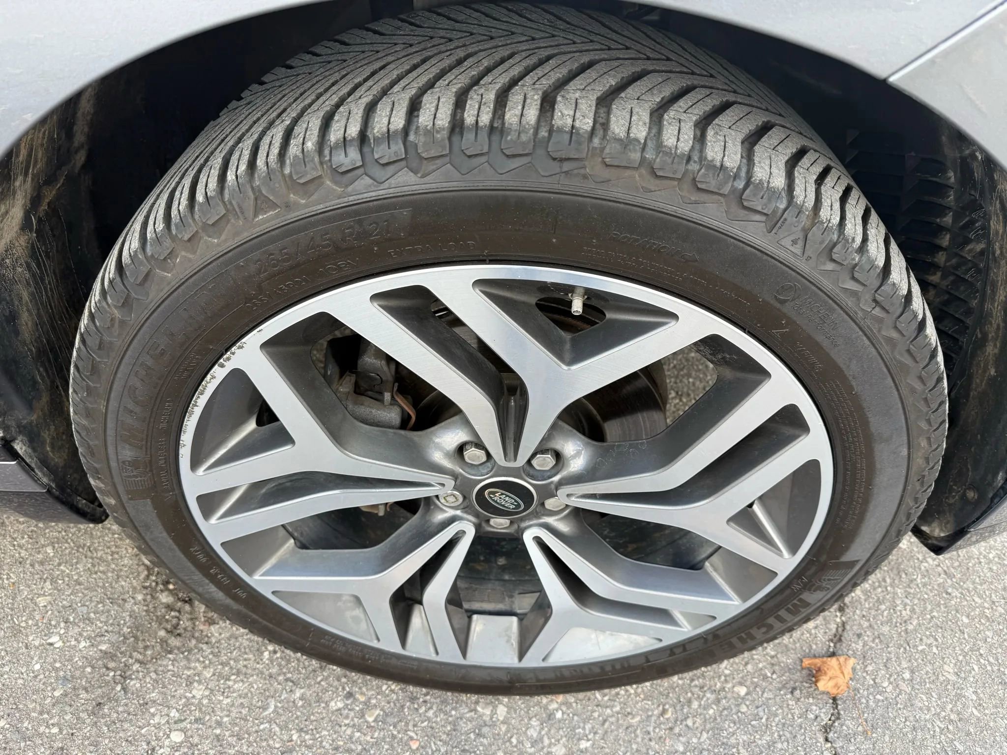 Used 2020 Land Rover Range Rover Velar R-Dynamic S image 12