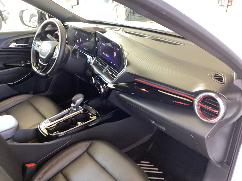 Used 2026 Chevrolet Trax RS FWD image 34